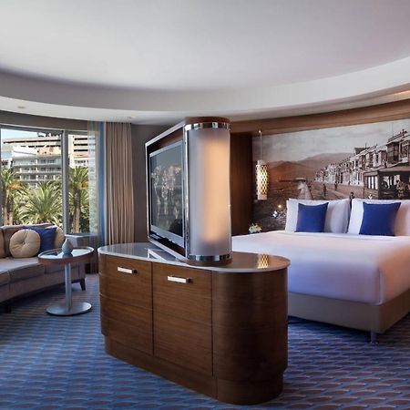 Renaissance Izmir Hotel Bagian luar foto A suite at the Atlantis Paradise Island