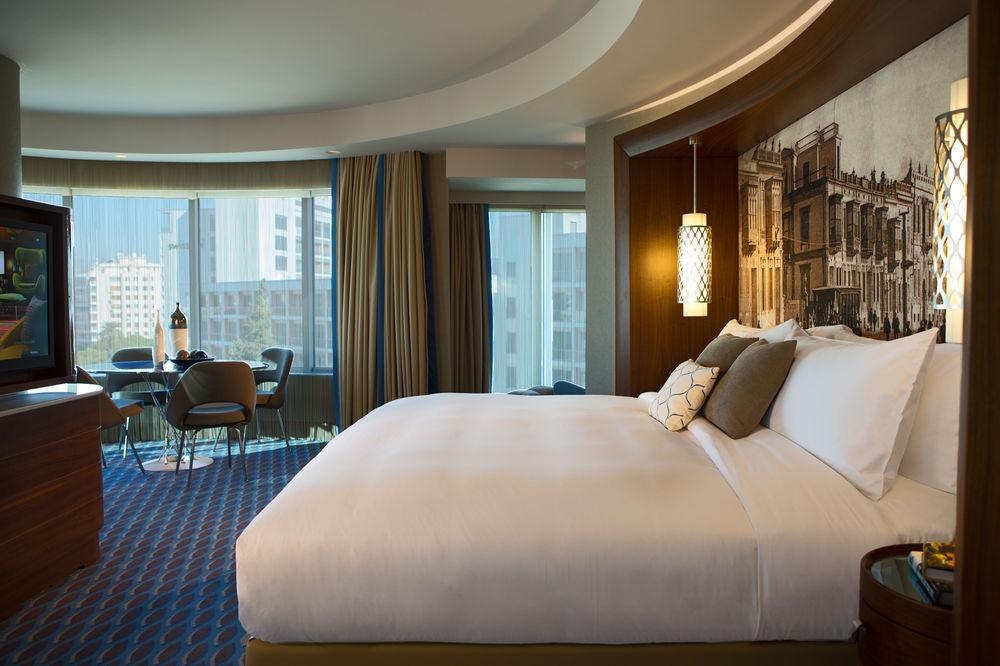 Renaissance Izmir Hotel Bagian luar foto A suite at the JW Marriott Hotel, Dubai