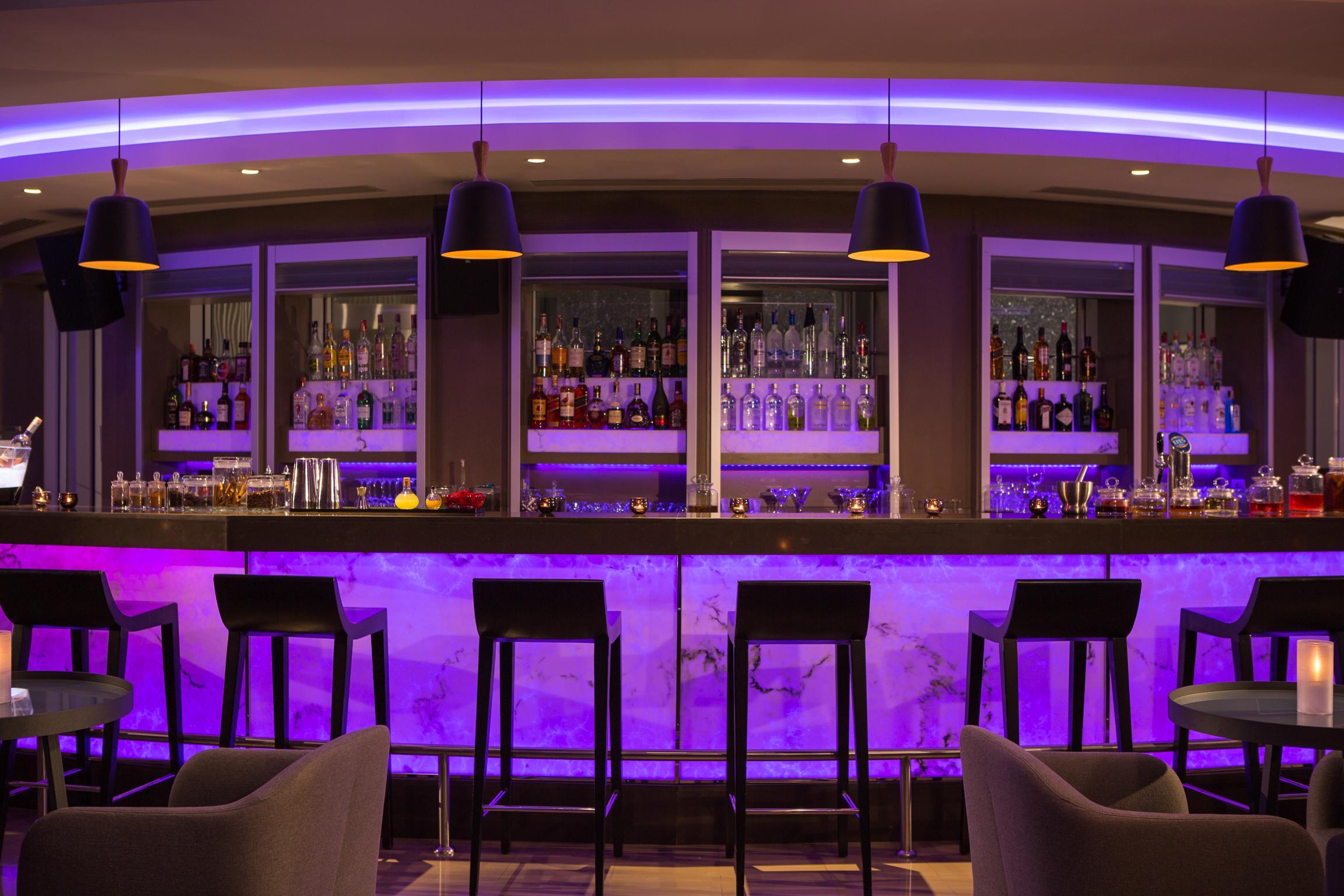 Renaissance Izmir Hotel Bagian luar foto The bar at the 101 bar
