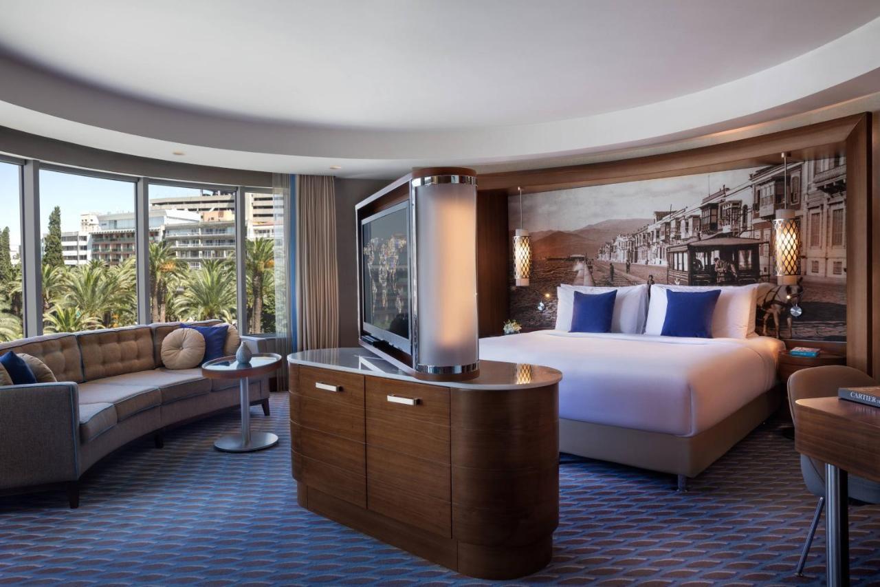 Renaissance Izmir Hotel Bagian luar foto A suite at the Atlantis Paradise Island
