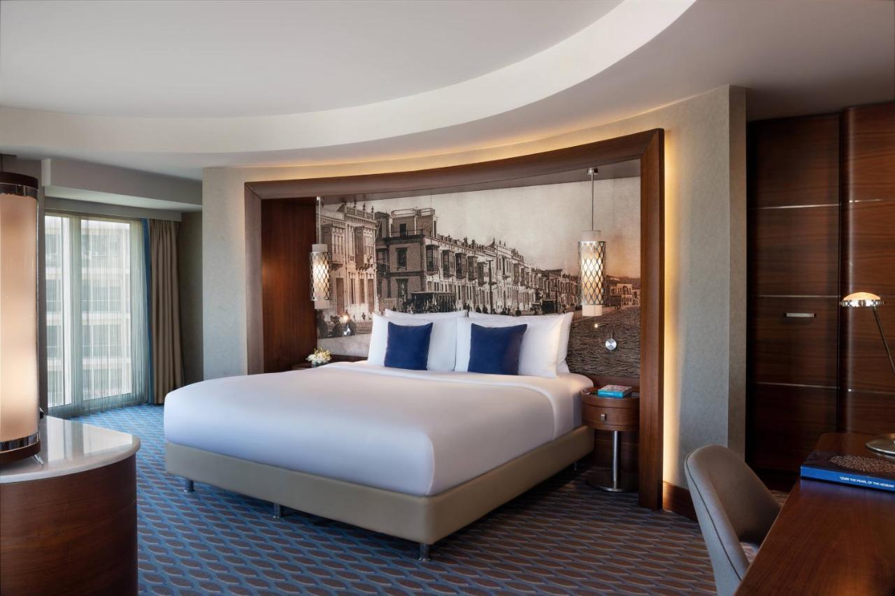 Renaissance Izmir Hotel Bagian luar foto A bedroom at the hotel