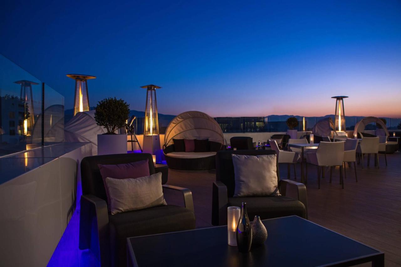 Renaissance Izmir Hotel Bagian luar foto Sky Bar