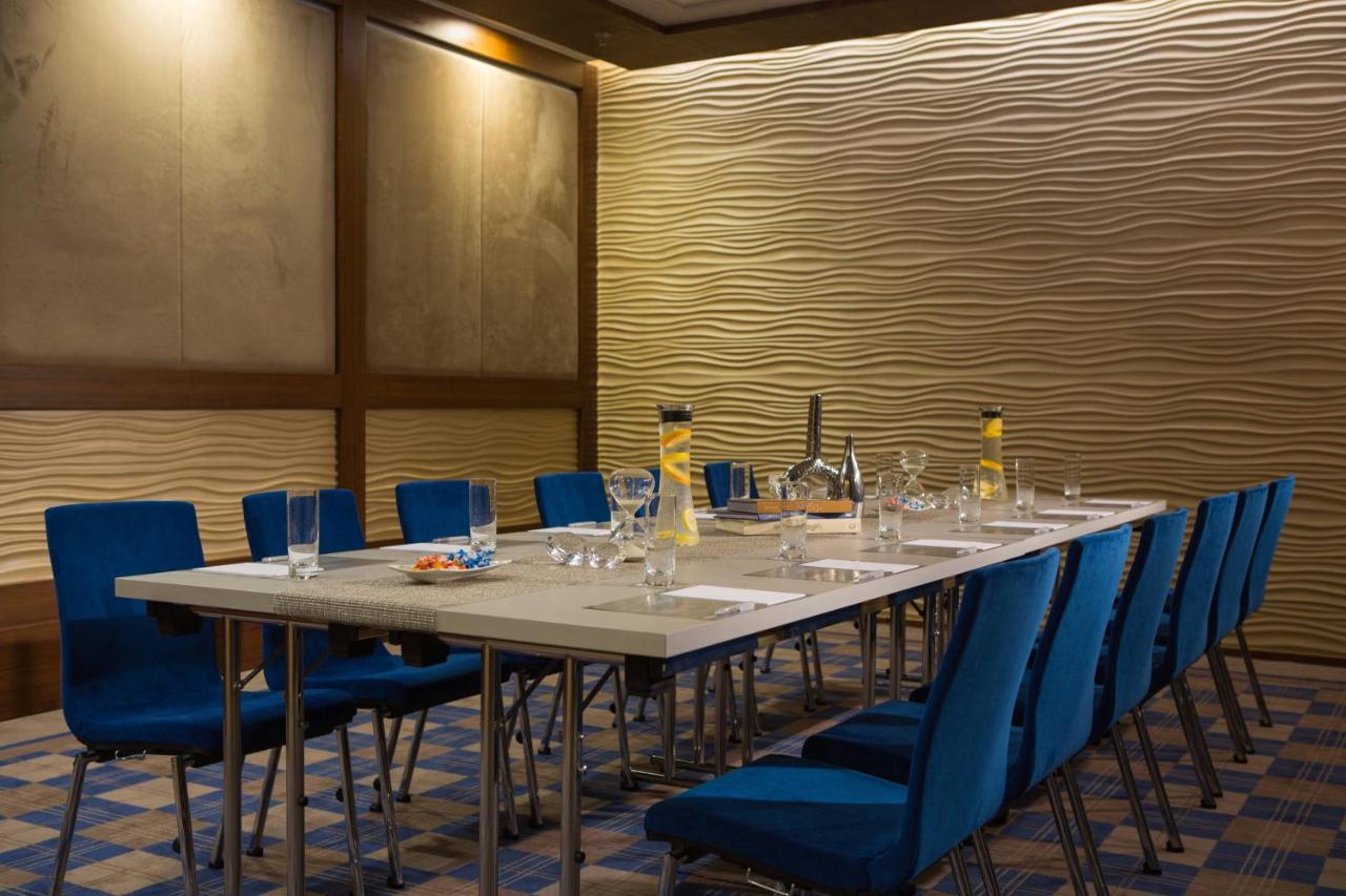 Renaissance Izmir Hotel Bagian luar foto Meeting room