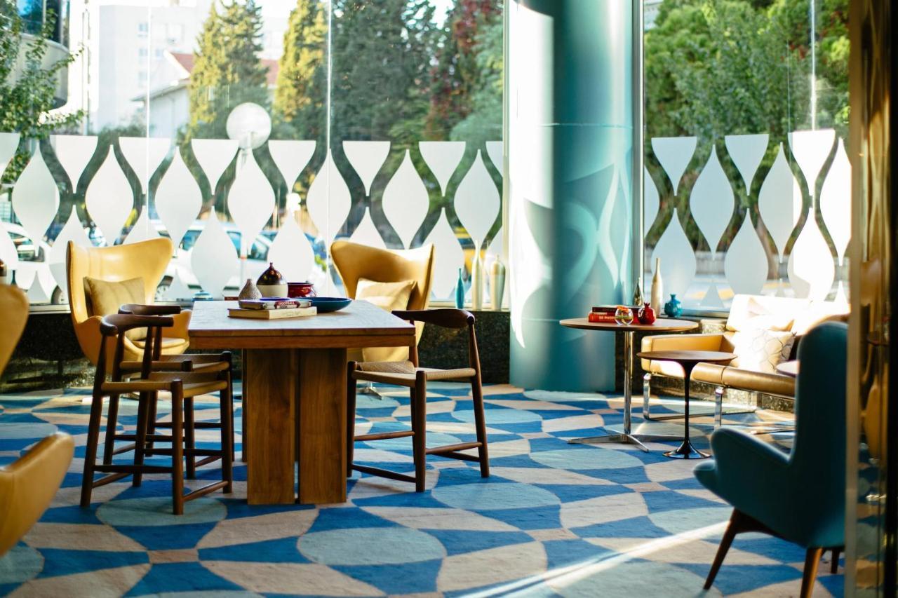 Renaissance Izmir Hotel Bagian luar foto Interior of the hotel
