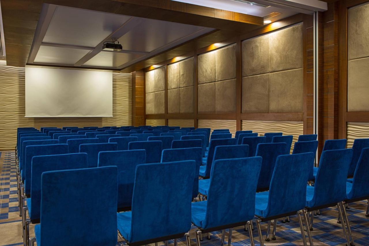 Renaissance Izmir Hotel Bagian luar foto The Auditorium