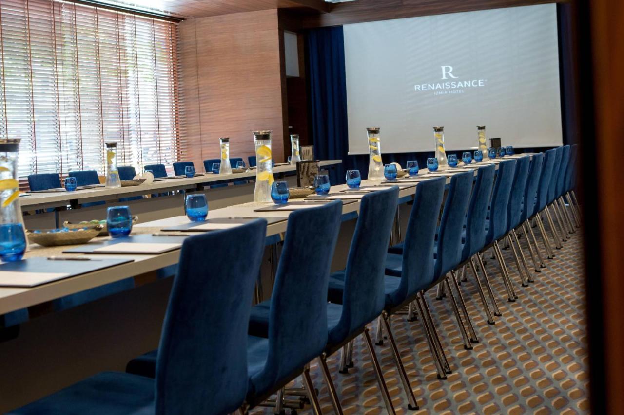 Renaissance Izmir Hotel Bagian luar foto A meeting room at the Renaissance Hotel in Paris