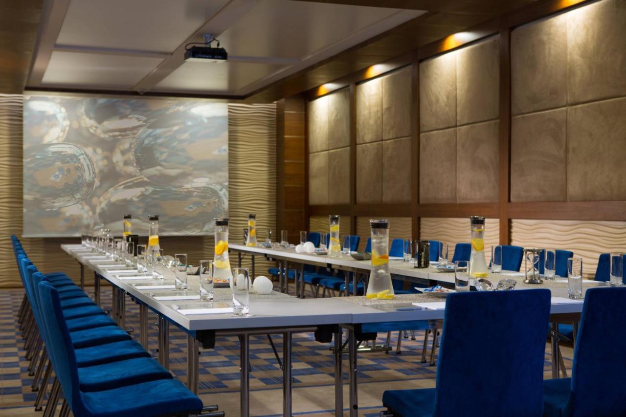 Renaissance Izmir Hotel Bagian luar foto The meeting room