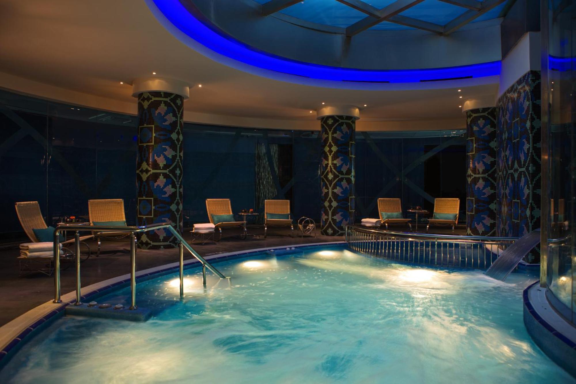 Renaissance Izmir Hotel Bagian luar foto The spa at the InterContinental