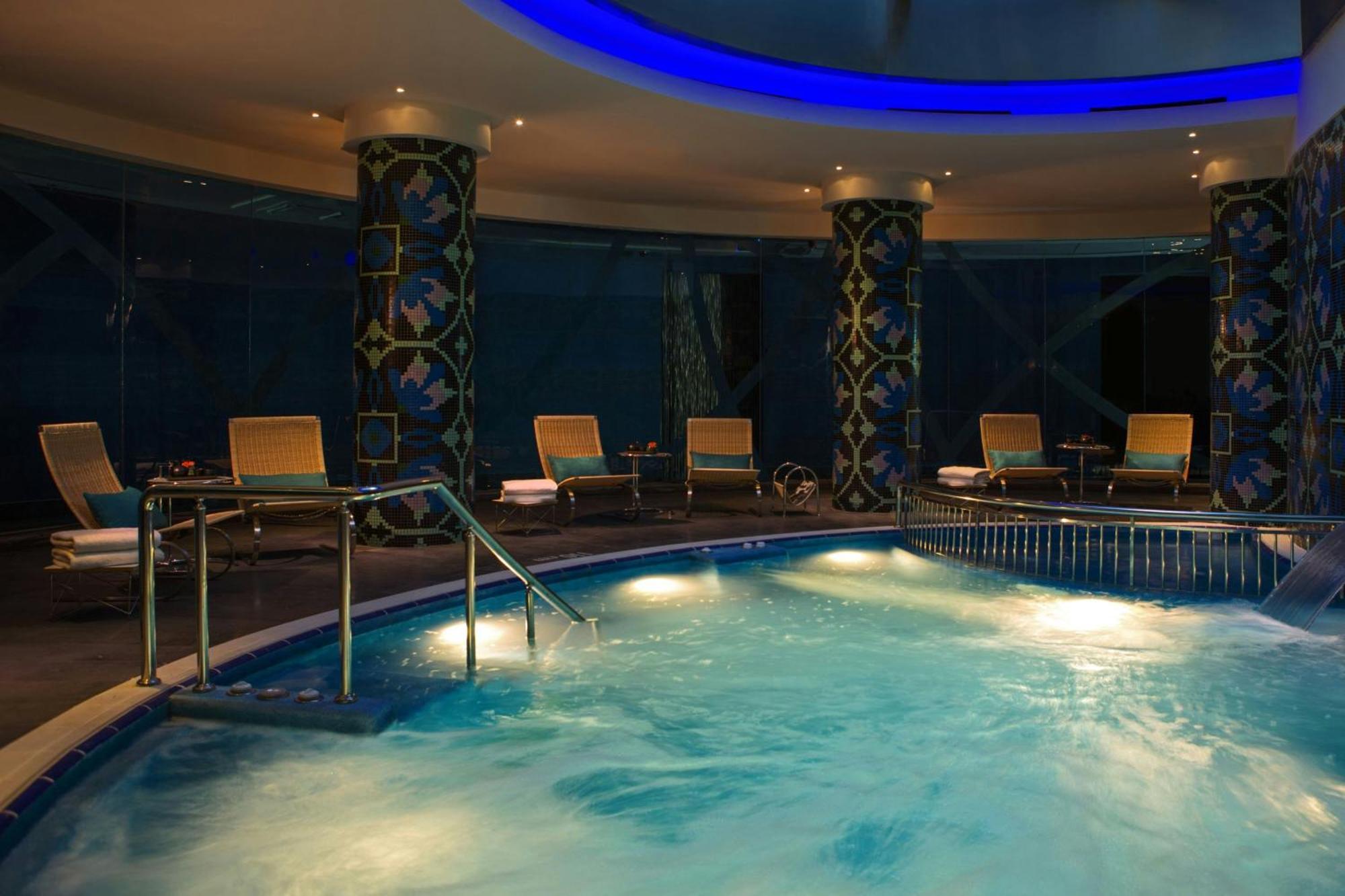 Renaissance Izmir Hotel Bagian luar foto The spa at the hotel