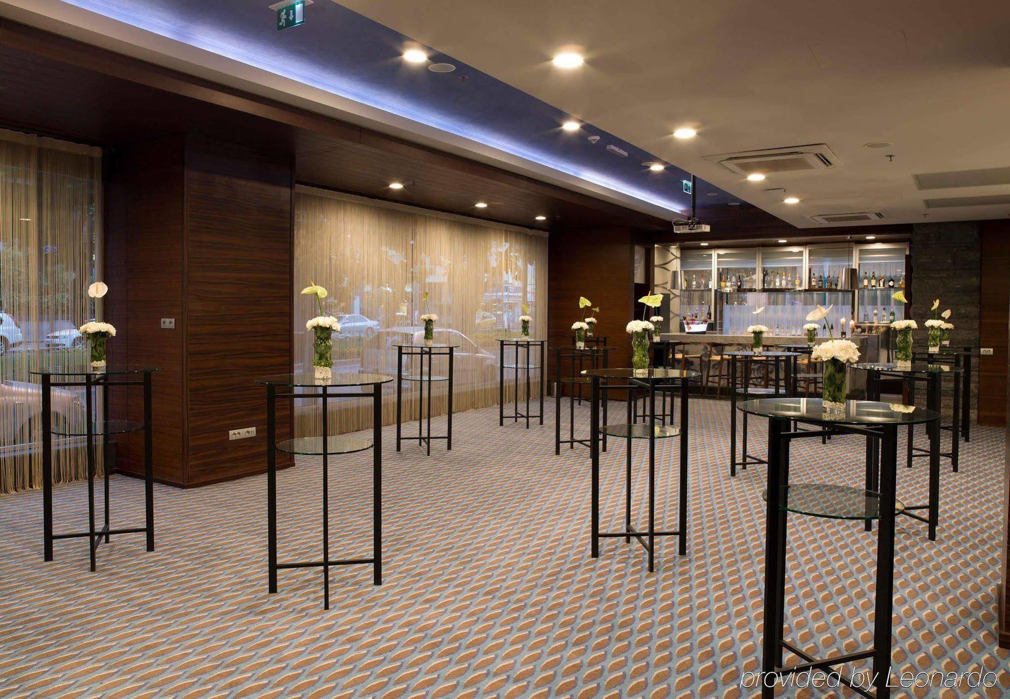 Renaissance Izmir Hotel Bagian luar foto A cocktail reception